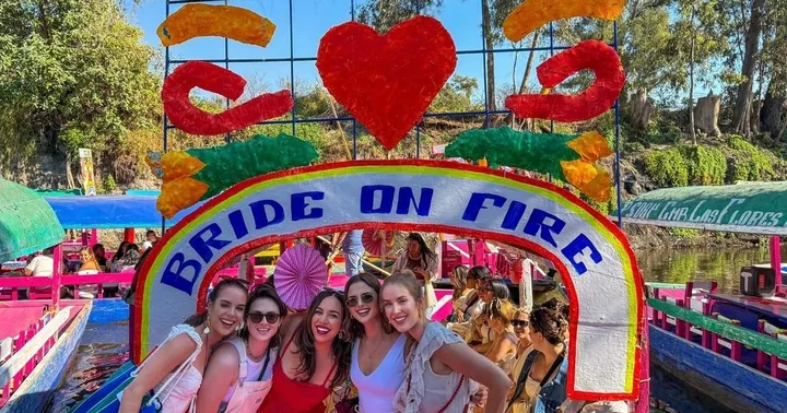 Mexico City: Xochimilco Boat Party with Unlimited Drinks